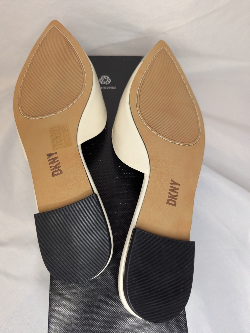 DKNY Vivian Flat Mule Women's Size 9 - NEW - Picture 8 of 10